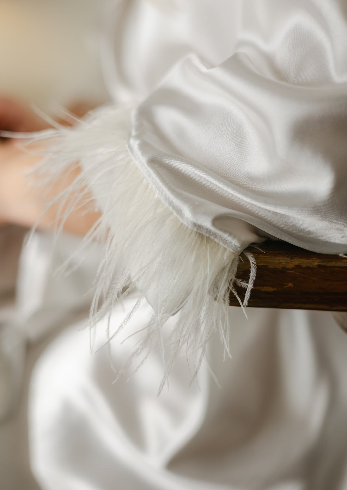 Bata_ white feather satín.